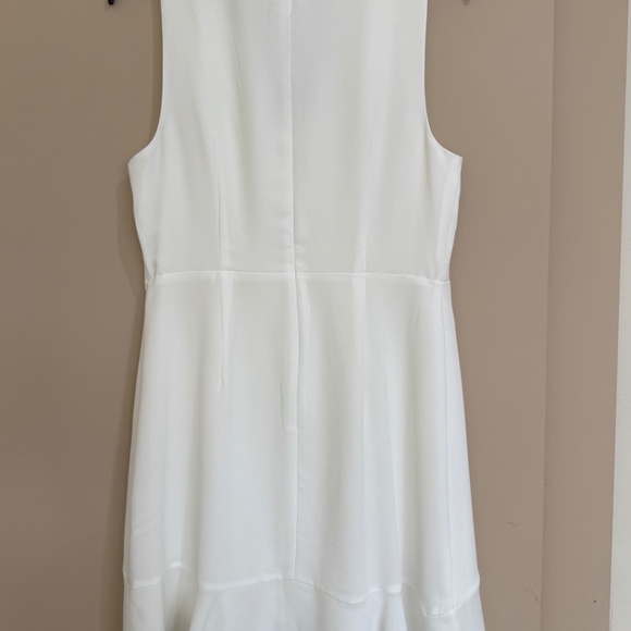 BCBGMAXAZRIA Women’s White V-Neck Faux-Wrap Ruffle Satin Crepe Mini Dress  08 - Picture 5 of 5